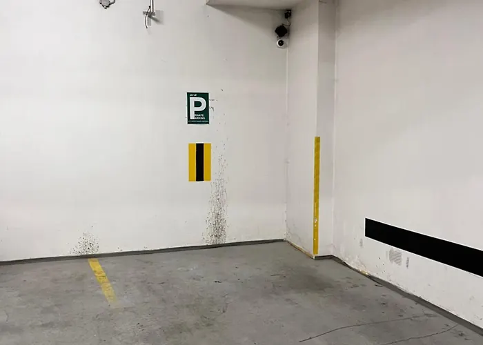 Centre With Parking Appartamento